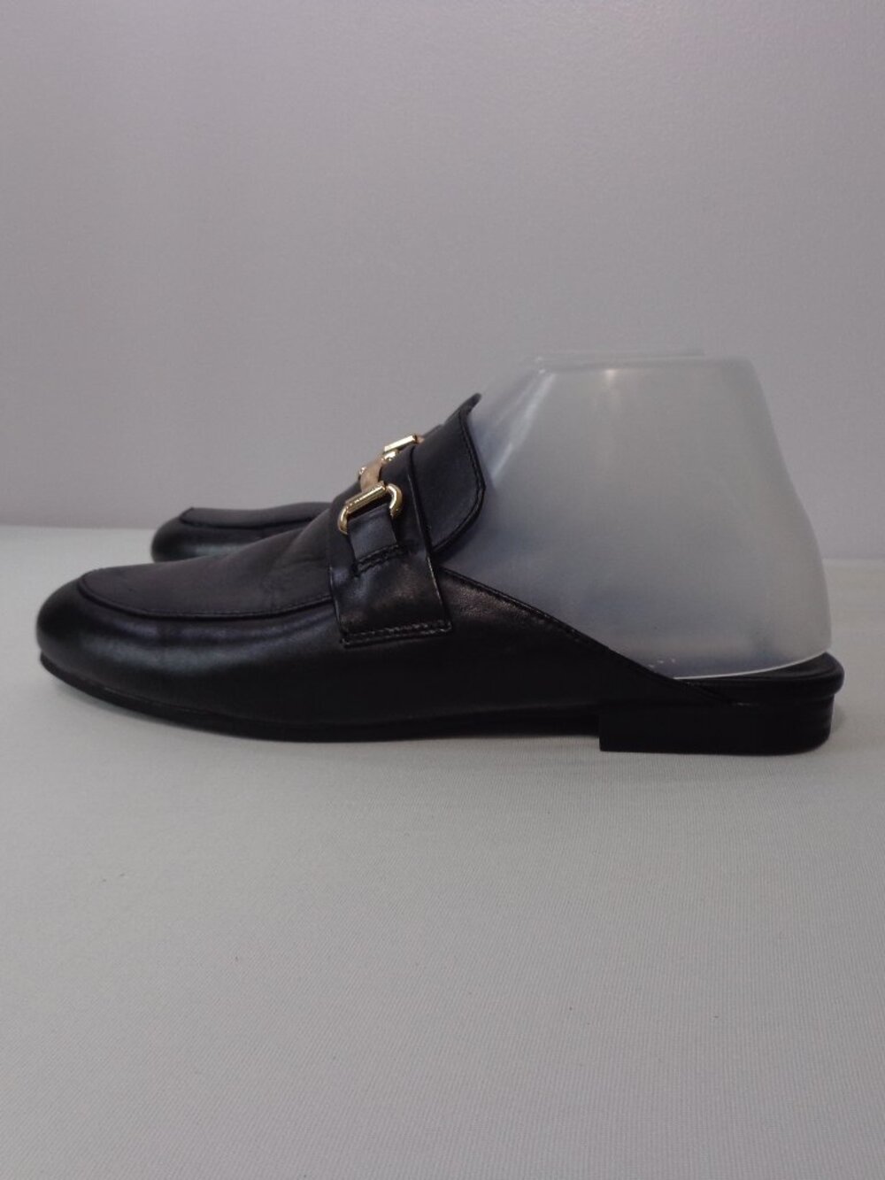 Steve Madden Kandi Leather‎ Loafers Black Slip On Gold-tone Ornament Women's 8M